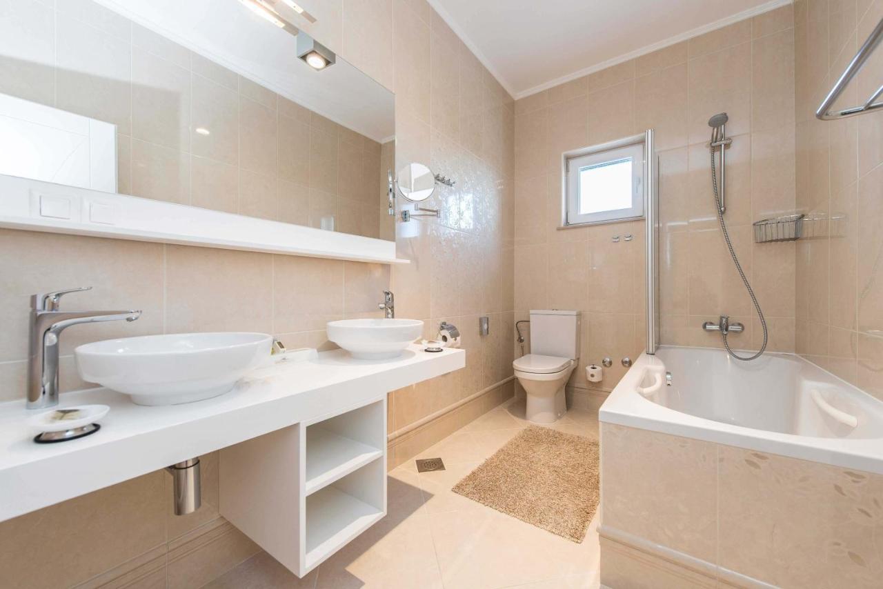 Kings View Sarkic Apartment Novalja Ngoại thất bức ảnh